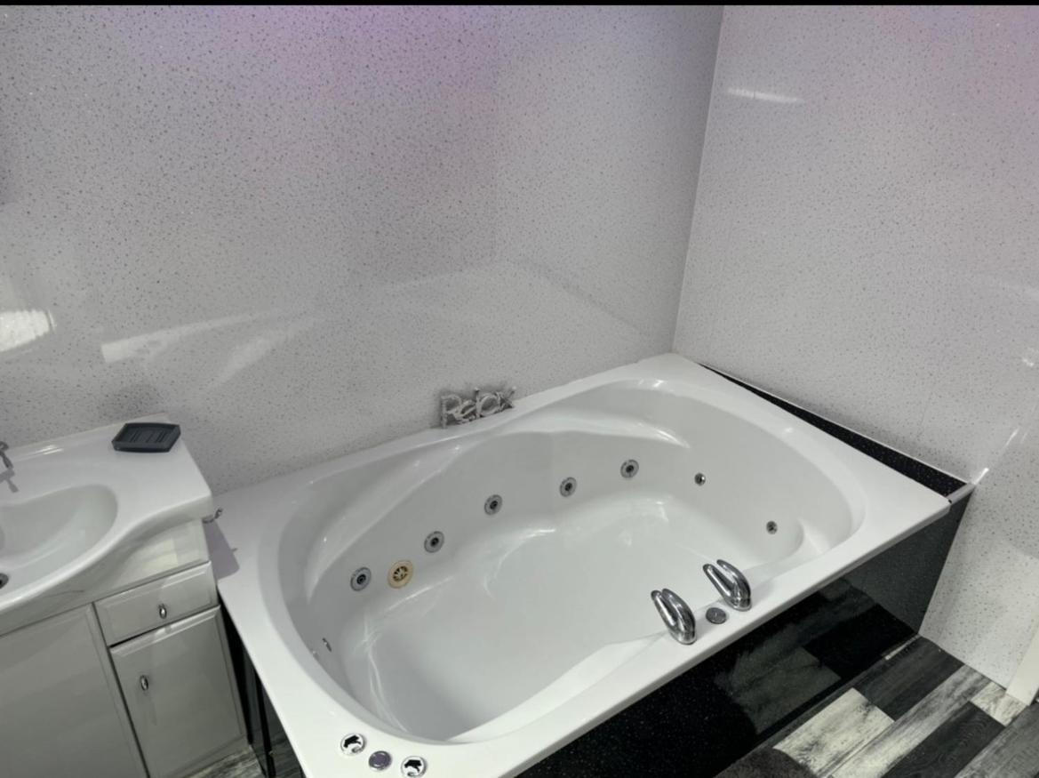 Sea View Lavish Apartment Sky Tv Whirlpool Bath Huge Balcony Newly Refurbished Бридлінгтон Екстер'єр фото